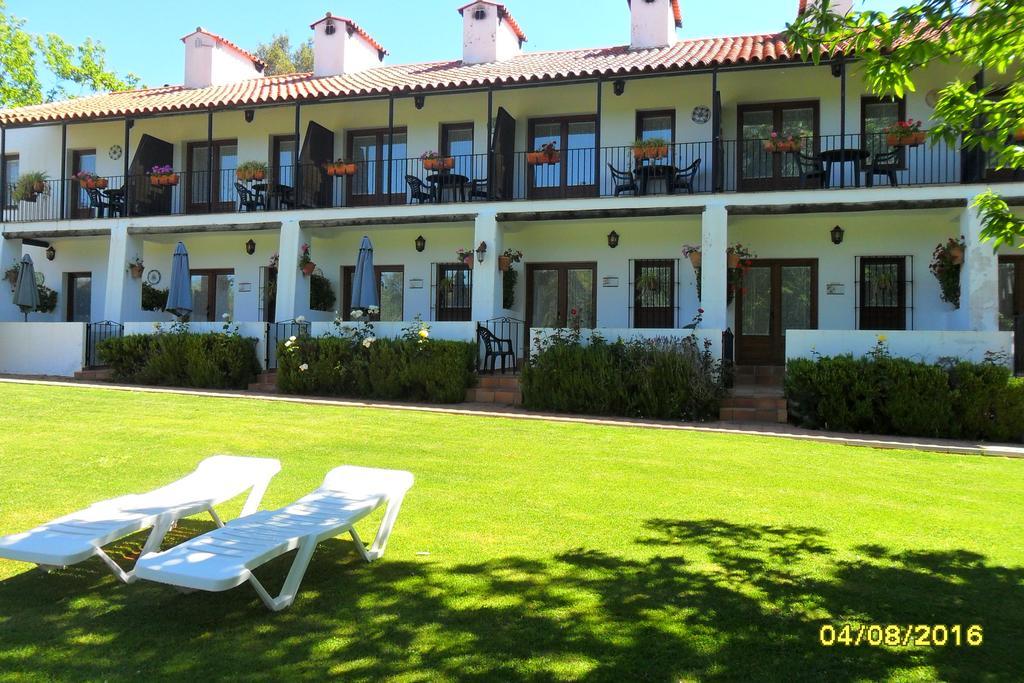 Hotel Apartamento Rural Finca La Media Legua Aracena Eksteriør billede